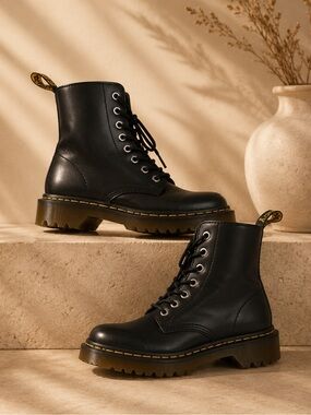 Dr. Martens Black Leather Combat Boots Platform Lug Sole Size 7